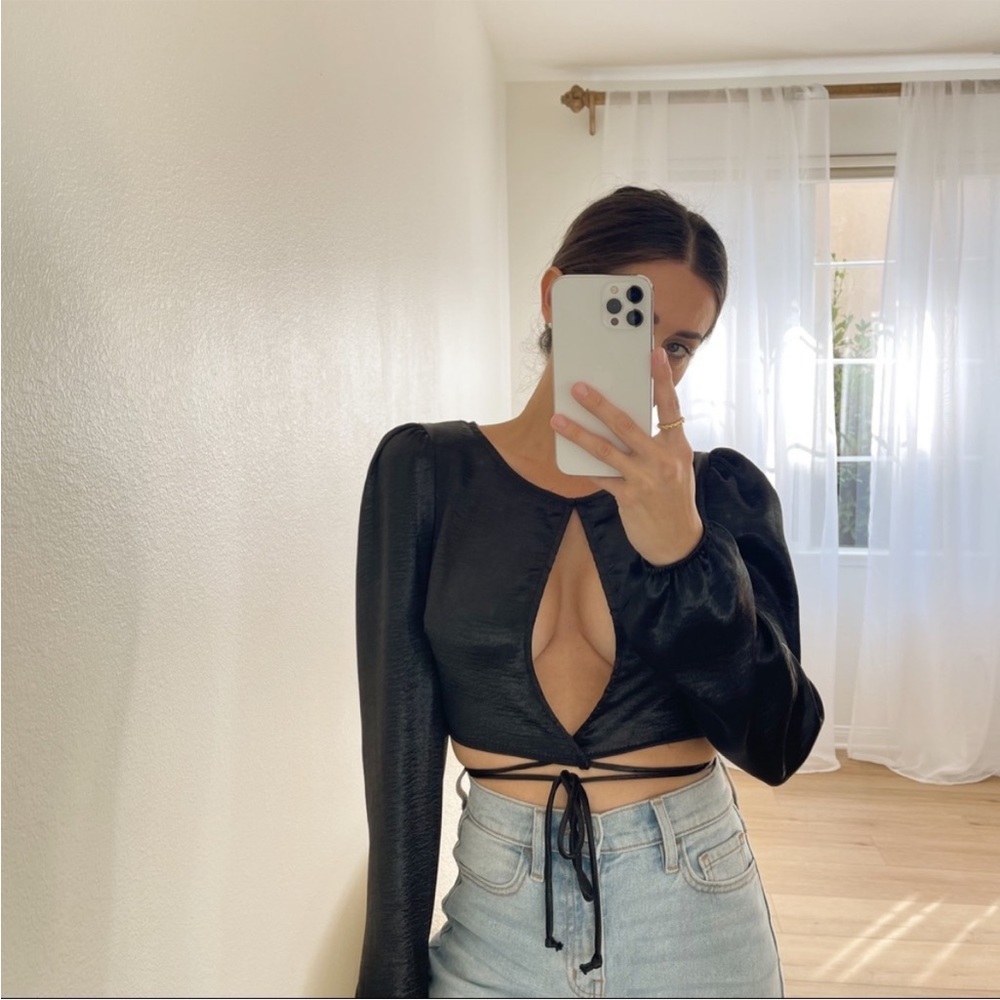 Keyhole Long-sleeve Top